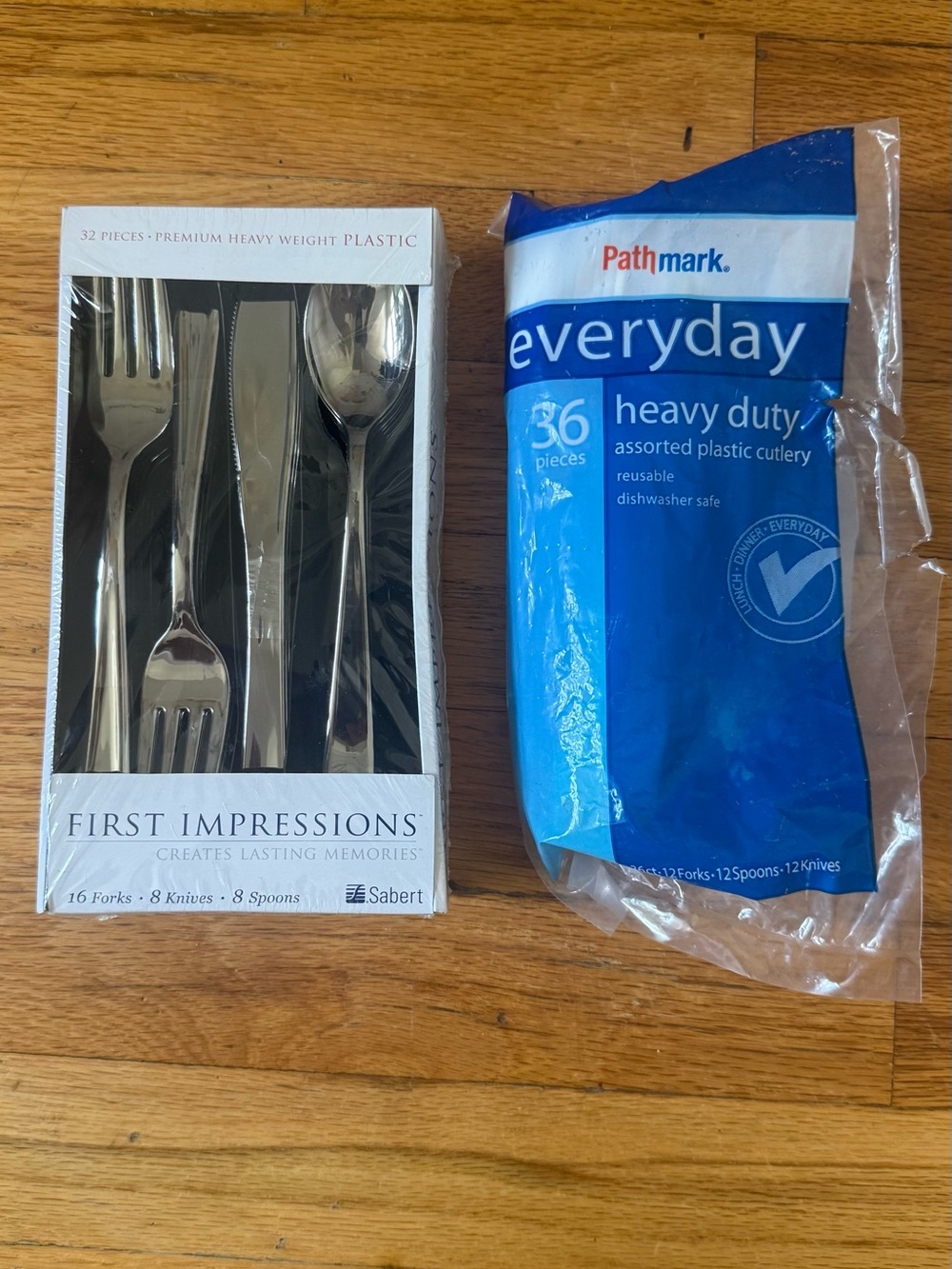 Lot of 2 disposable plastic utensils
